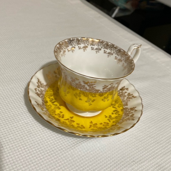 Royal Albert Bone China Yellow Teacup and Saucer with Gold Accents - Picture 3 of 10
